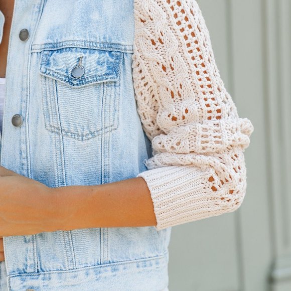 VICI Jasper Light Wash Cropped Denim Jacket Crochet Knit Sleeves Medium 8-10 - Picture 5 of 13